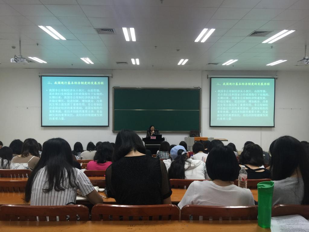 广西壮族自治区发展和改革委员会规划处处长施庆华为伟德BETVLCTOR体育员工授课