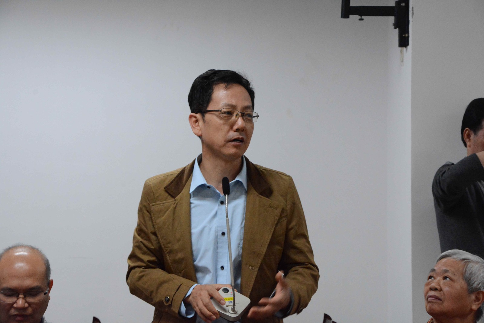 伟德BETVLCTOR体育常务副经理刘洪介绍学院概况